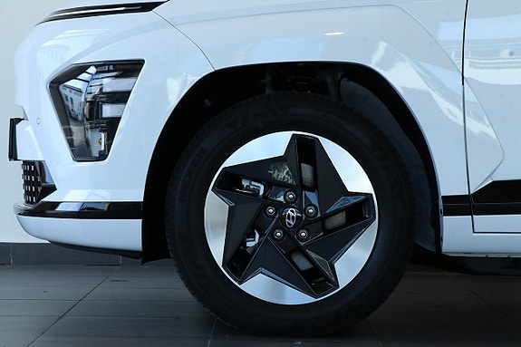 Hyundai Kona 2 of 16