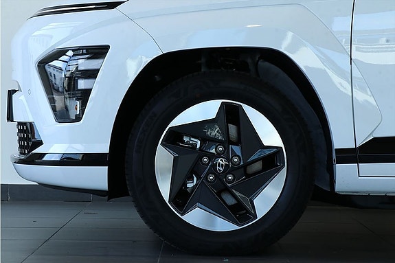 Hyundai Kona 2 of 5