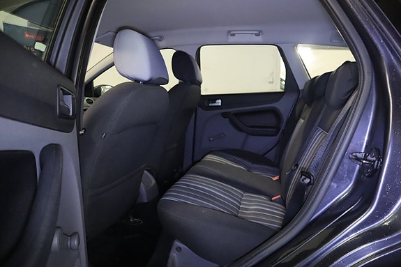 Ford Focus 10 of 15