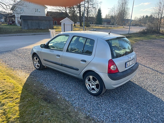 Renault Clio 7 of 10
