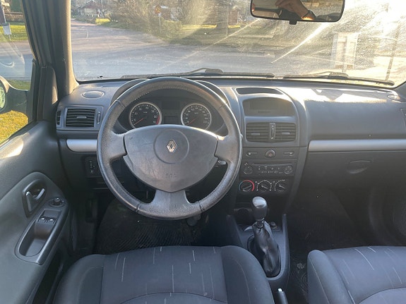 Renault Clio 9 of 10