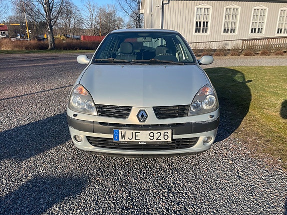 Renault Clio 2 of 5