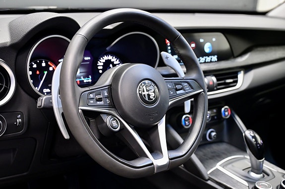 Alfa Romeo Stelvio 19 of 28
