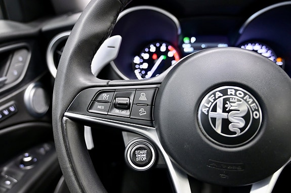 Alfa Romeo Stelvio 20 of 28