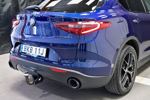 Alfa Romeo Stelvio 8 of 28