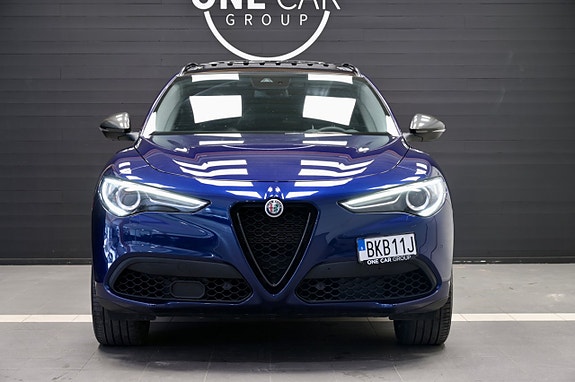 Alfa Romeo Stelvio 3 of 5