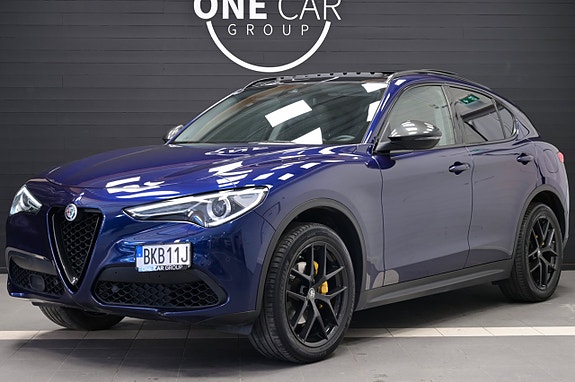 Alfa Romeo Stelvio 2 of 5