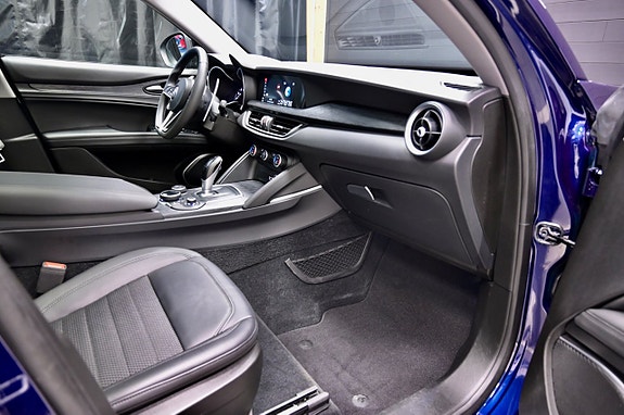 Alfa Romeo Stelvio 13 of 28