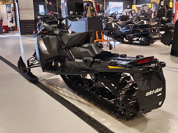 Ski-Doo Backcountry XRS 146 850 E-tec 3 of 4