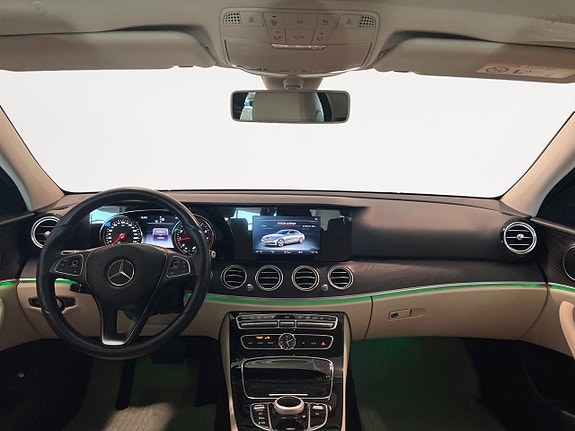Mercedes-Benz E200 2 of 5