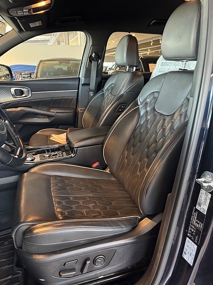 Kia Sorento 3 of 5
