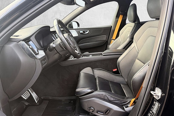 Volvo XC60 13 of 30