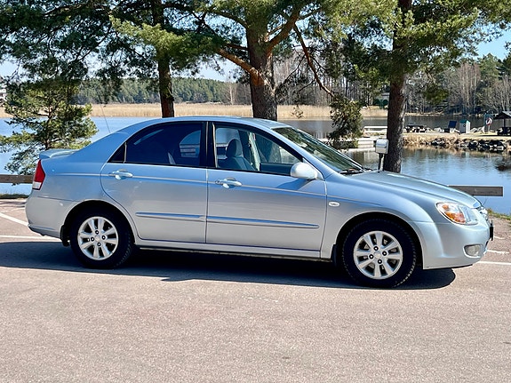 Kia Cerato 2 of 24