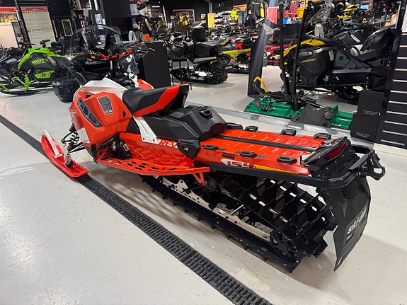 Ski-Doo Backcountry XRS 154 850 E-tec 3 of 5