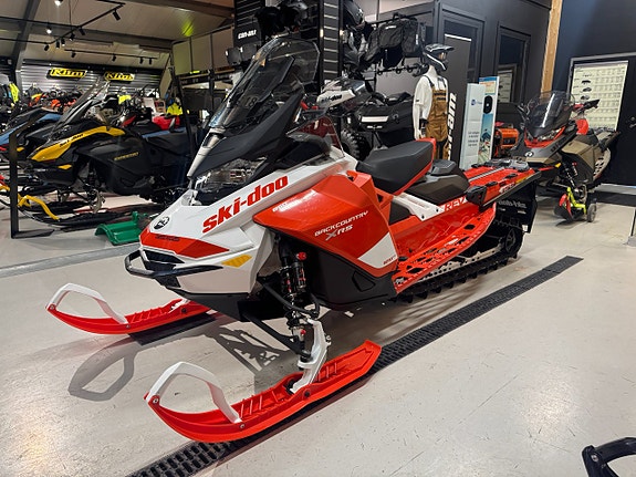 Ski-Doo Backcountry XRS 154 850 E-tec 2 of 5