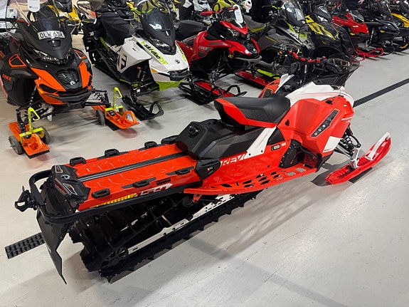Ski-Doo Backcountry XRS 154 850 E-tec 4 of 5