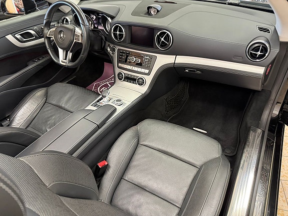 Mercedes-Benz SL350 14 of 27