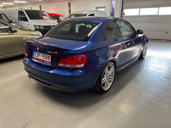 BMW 123d 3 of 5