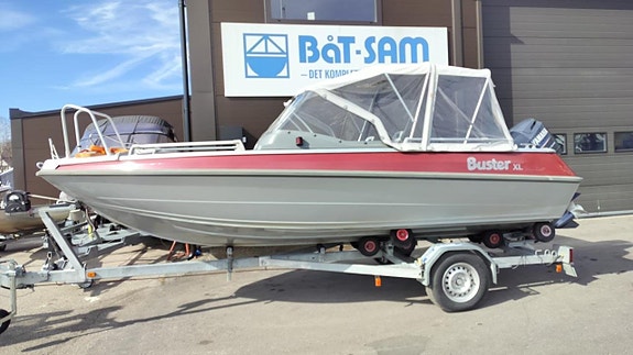 Buster XL -05 i fint skick.