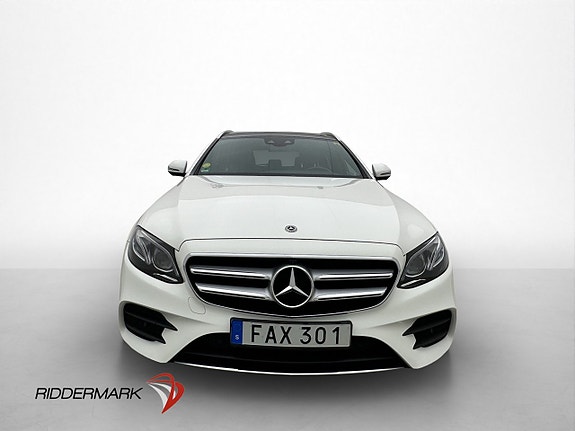 Mercedes-Benz E220 3 of 5