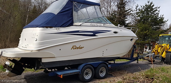 Rinker Fiesta Vee 250 - nytt Bravo 3 drev 2025, välutrustad familjebåt 4 of 15