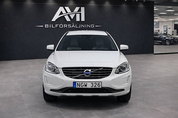 Volvo XC60 2 of 10