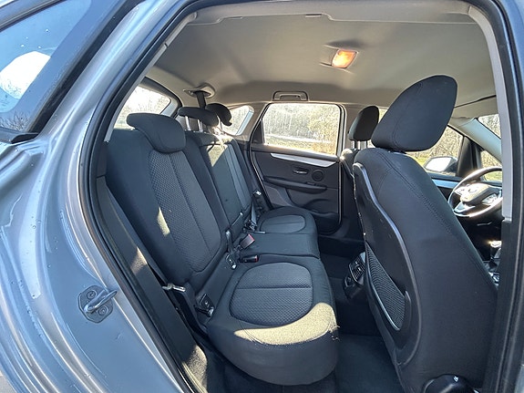 BMW 216d 7 of 27