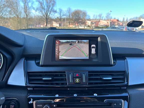 BMW 216d 12 of 27