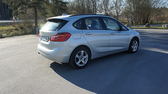 BMW 216d 3 of 5