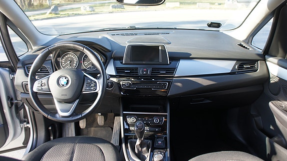 BMW 216d 6 of 27