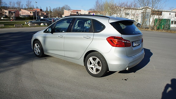 BMW 216d 2 of 5