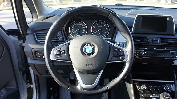 BMW 216d 9 of 27