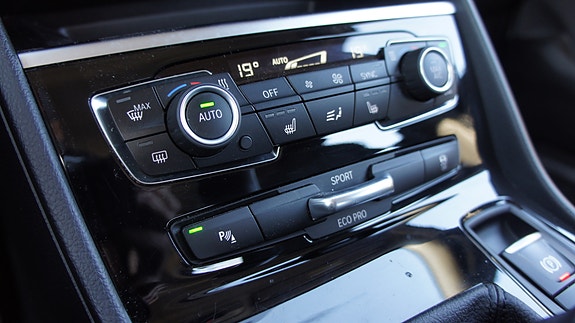 BMW 216d 15 of 27