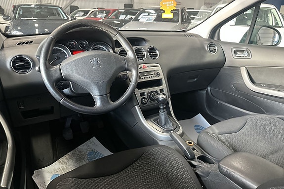 Peugeot 308 SW 11 of 14