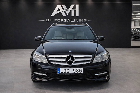Mercedes-Benz C180 2 of 5