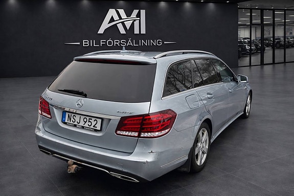 Mercedes-Benz E250 4 of 5