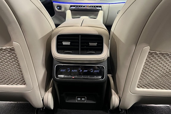 Mercedes-Benz GLE53 16 of 18