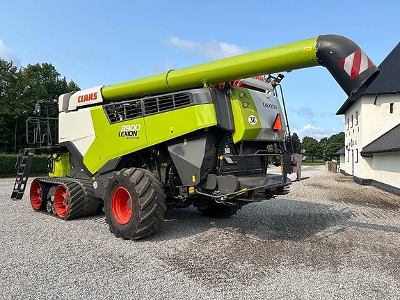 CLAAS Lexion 8900 TT 3 of 5