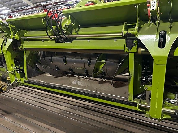 CLAAS Lexion 8900 TT 12 of 13