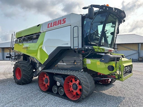 CLAAS Lexion 8900 TT 2 of 5