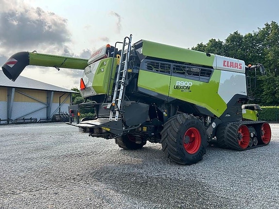 CLAAS Lexion 8900 TT 4 of 5