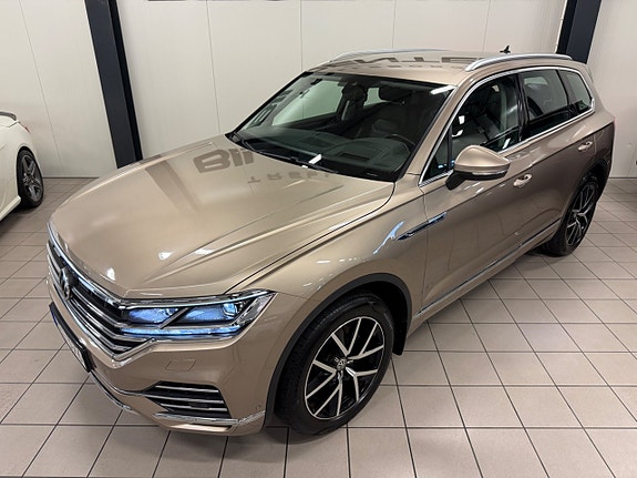 Volkswagen Touareg 2 of 5