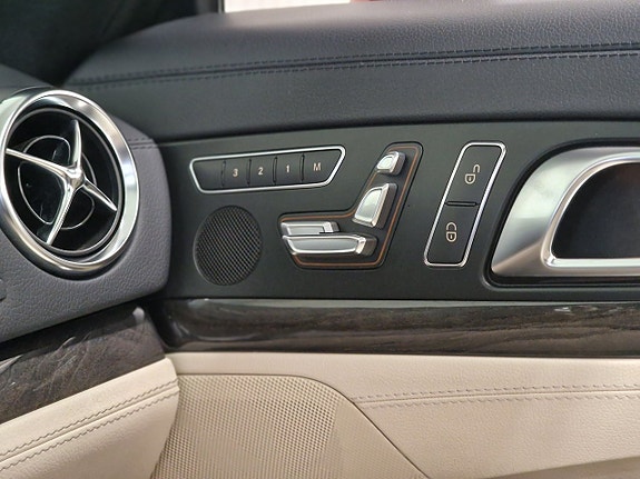 Mercedes-Benz SL350 16 of 22