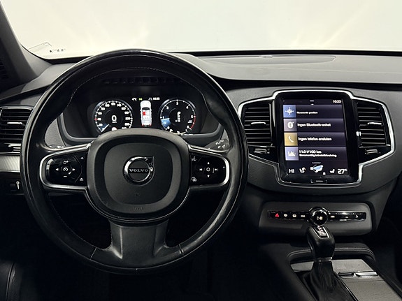 Volvo XC90 10 of 16