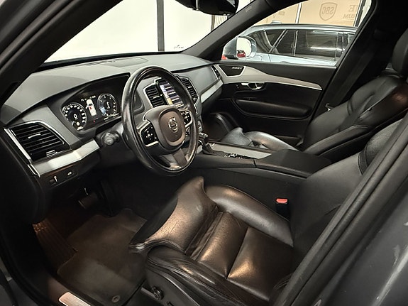 Volvo XC90 7 of 16
