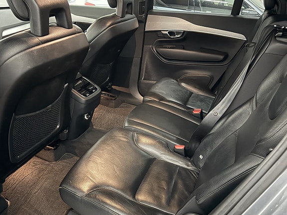 Volvo XC90 8 of 16