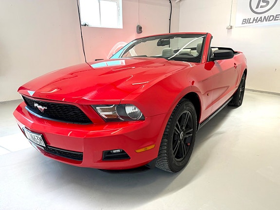 Ford Mustang 3 of 5