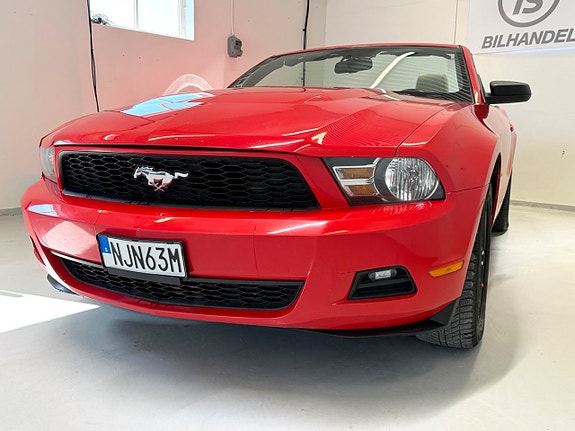 Ford Mustang 4 of 5