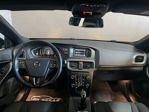 Volvo V40 11 of 15