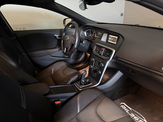 Volvo V40 14 of 15